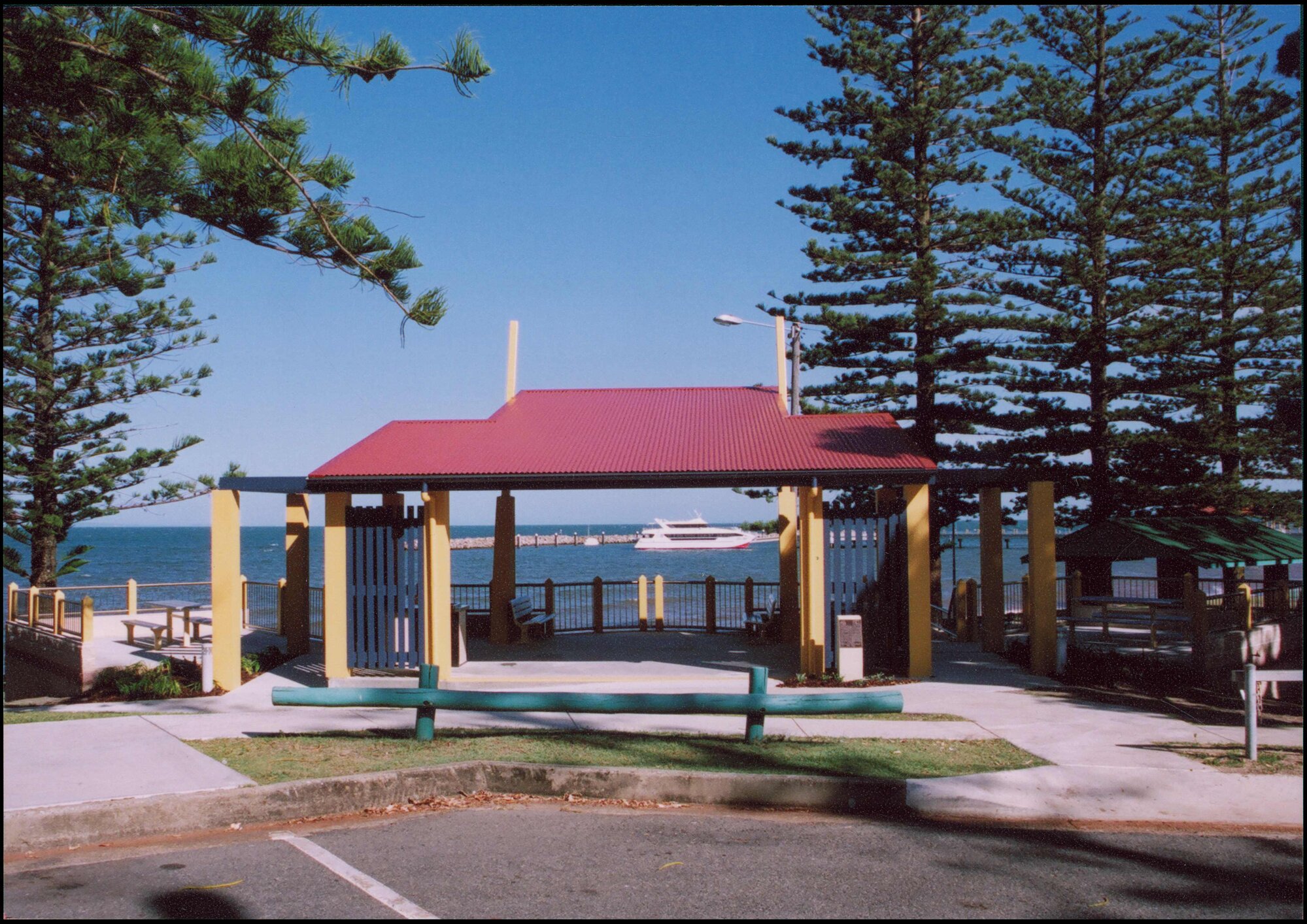Whale watching boat Eye-Spy at Redcliffe Jetty 