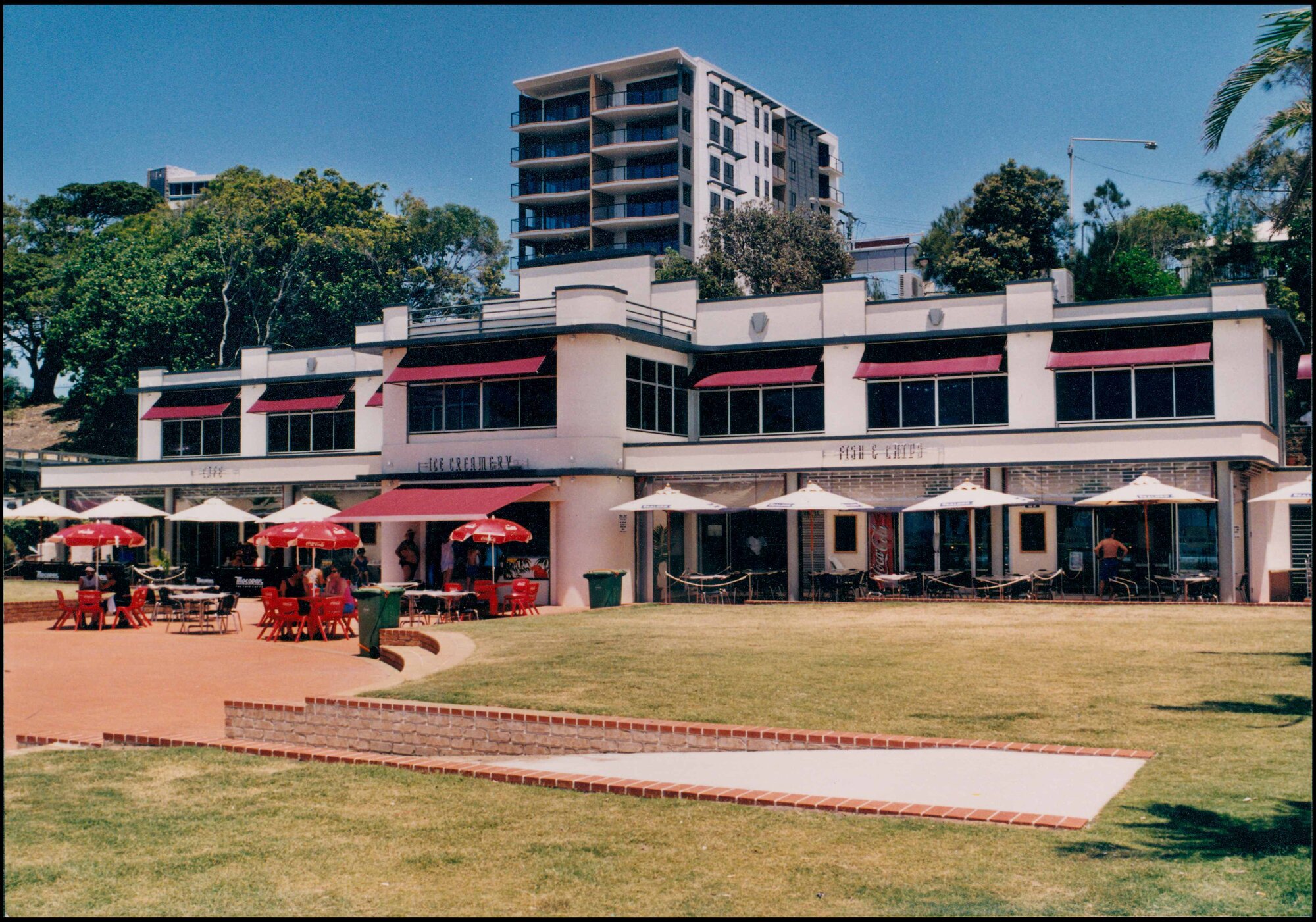 Sams on Suttons - Restaurant on Suttons Beach