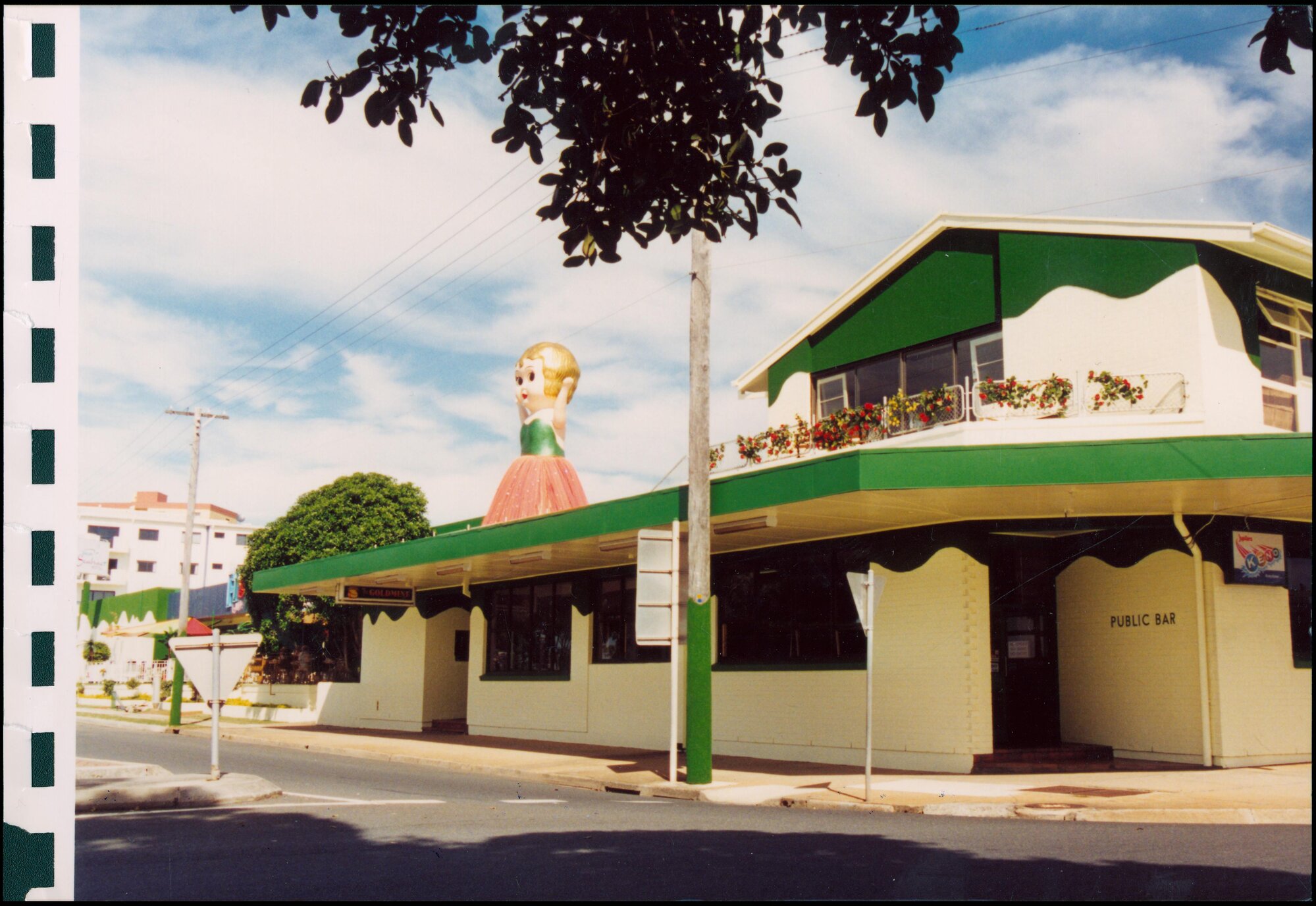 Redcliffe Seabrae Hotel 2001