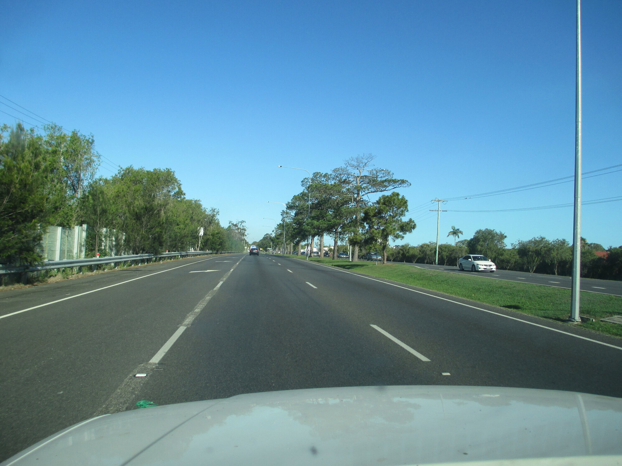 Anzac Avenue between Nathan Rd &amp; Mandin St