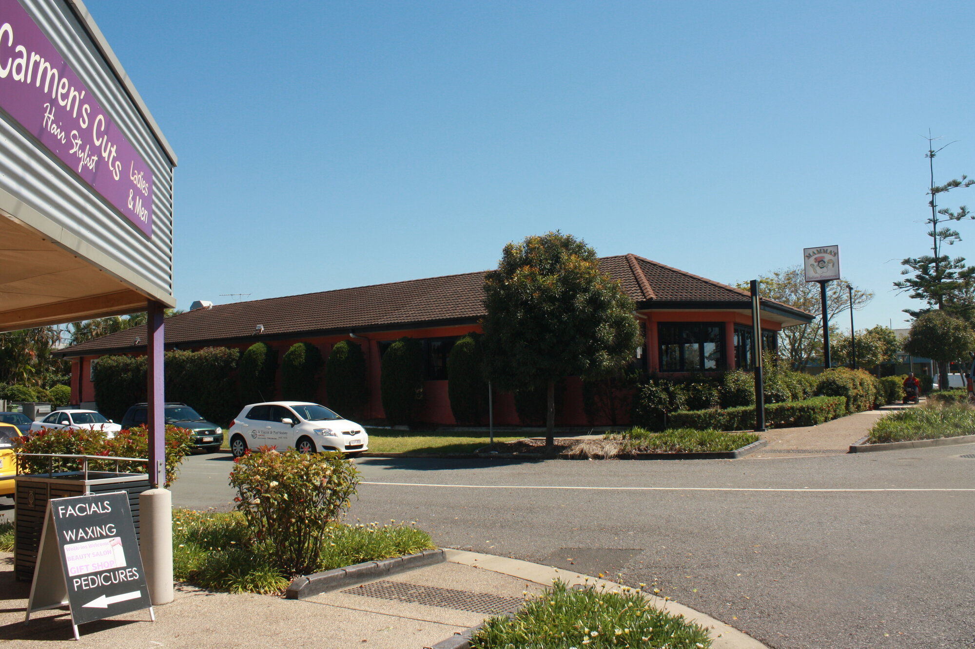 Mummas Restaurant on the corner of Cox Street