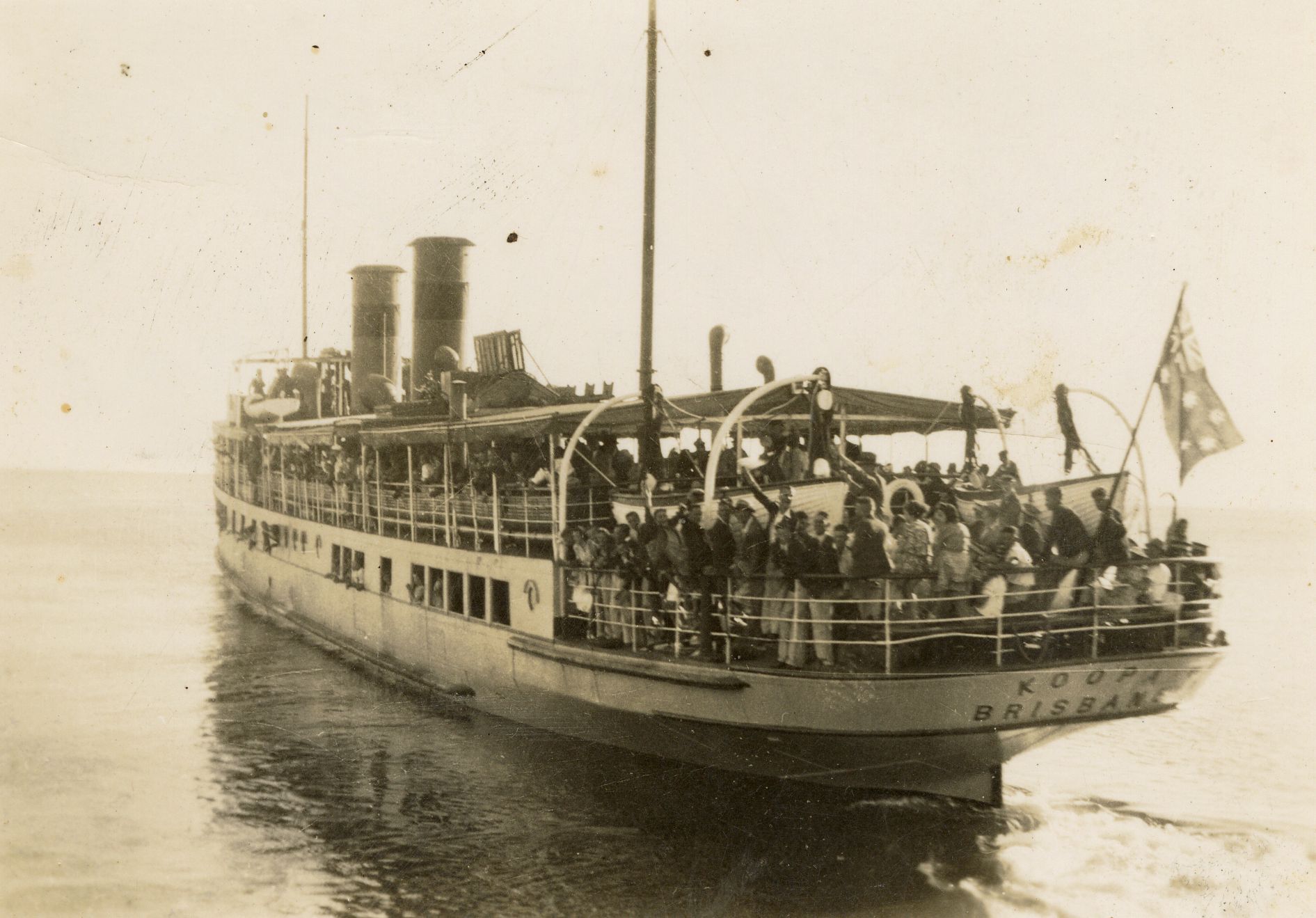 The SS Koopa leaving the Bongaree Jetty