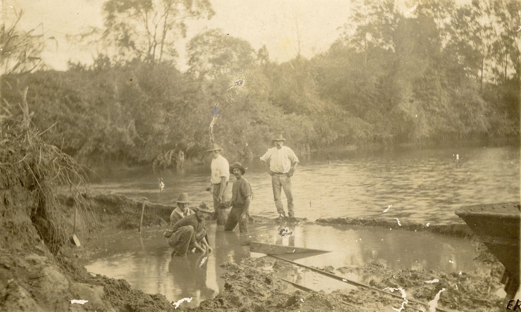 Getting gravel from the Caboolture River in 1911