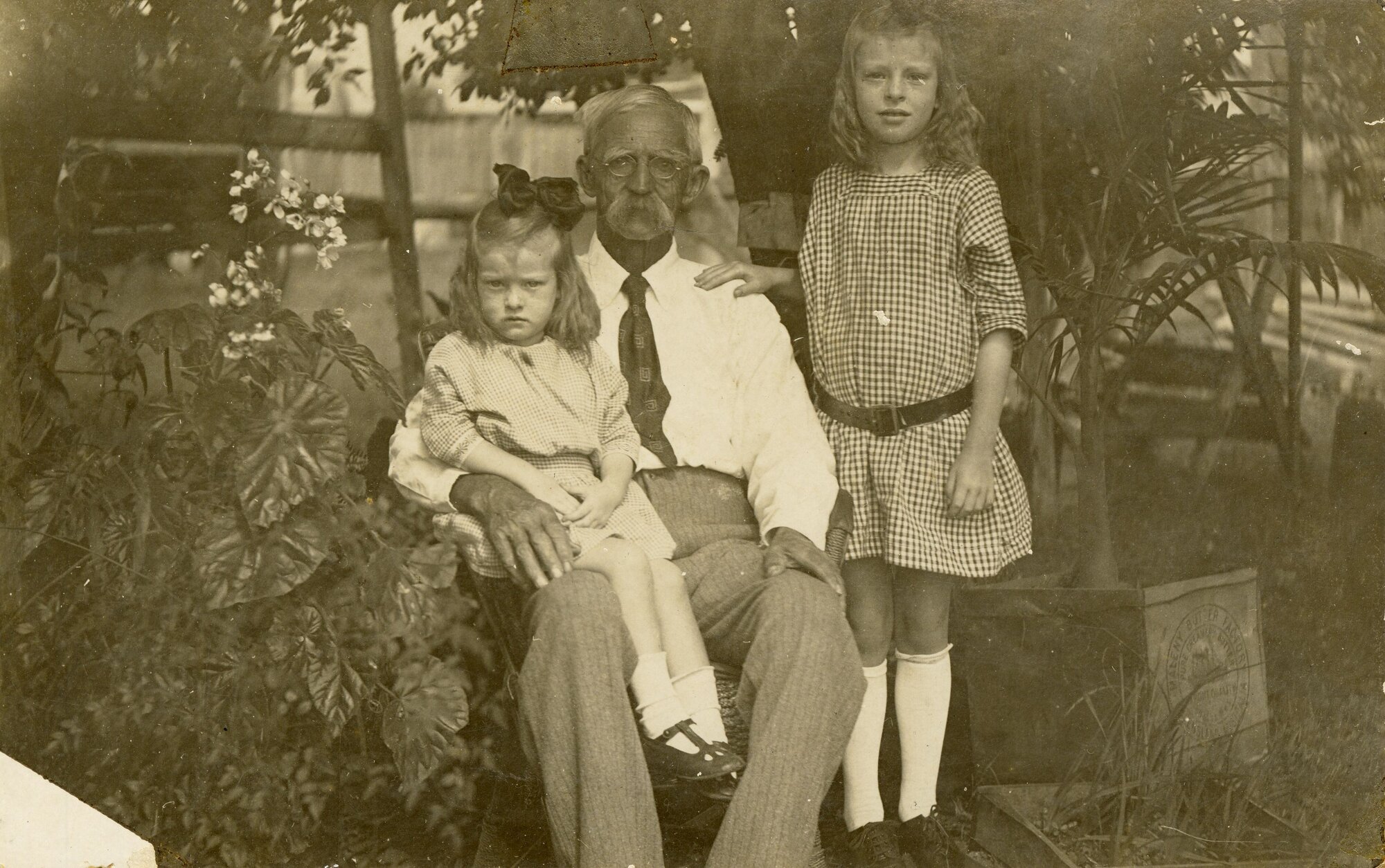 Coleman Richardson with his two granddaughters