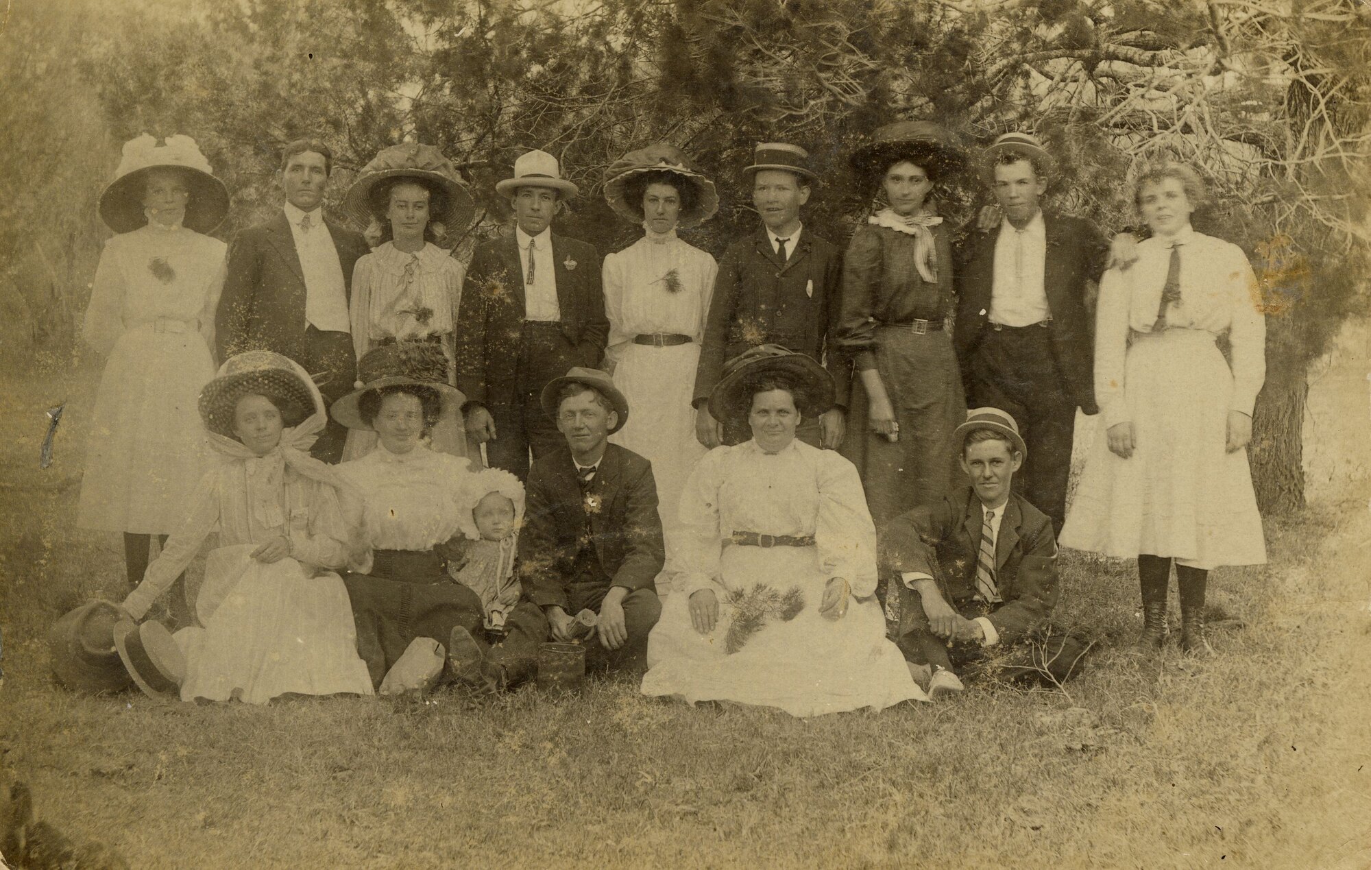 Group photograph of early setters in Caboolture, ca. 1912
