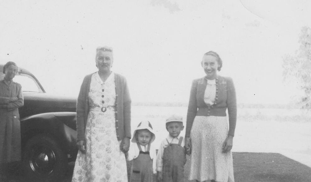 Family on the Esplanade at Donnybrook, ca. 1949