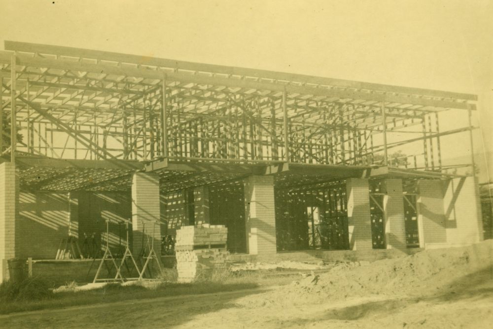 Construction of the new cafe building