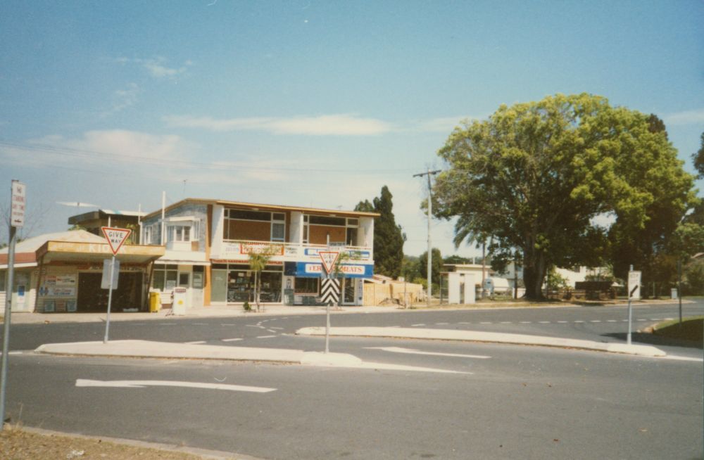 Shops and Kiosk in Bayview Terrace Deception Bay in 1987