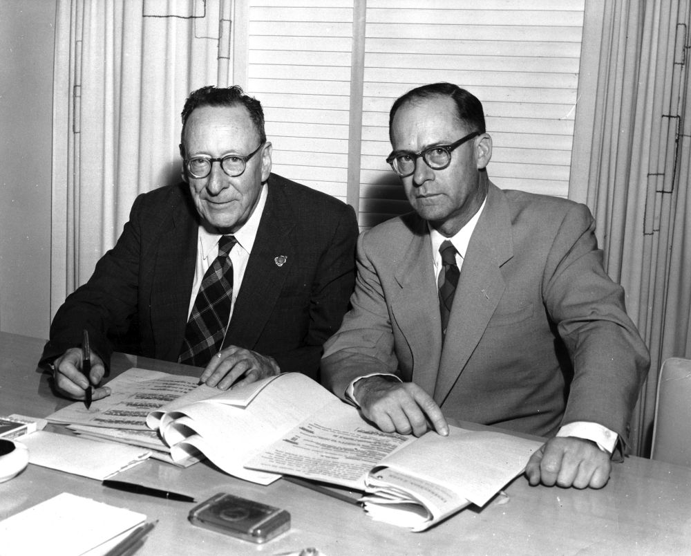 Unknown employees in a meeting