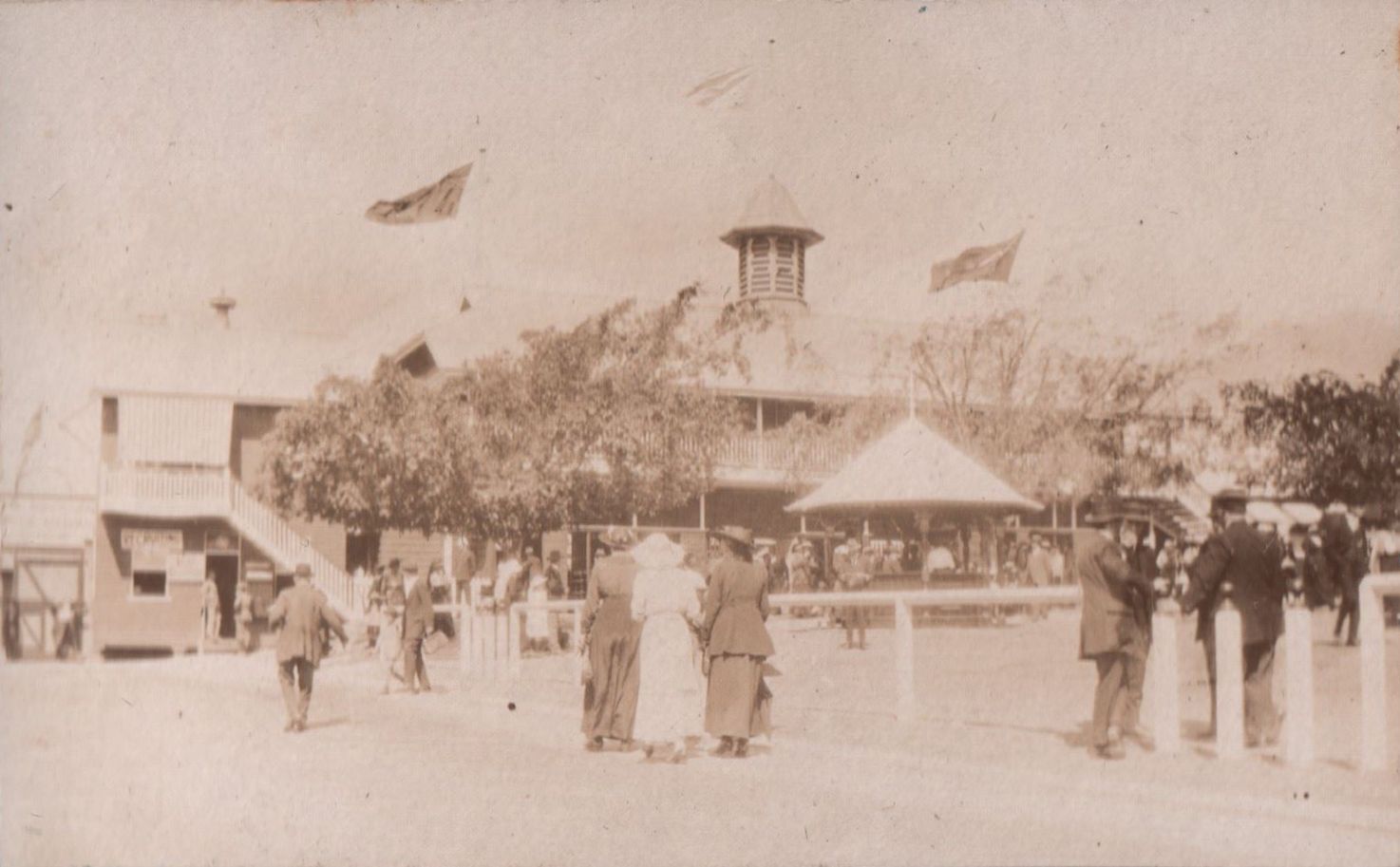 Brisbane Exhibition 1917, The Lawn