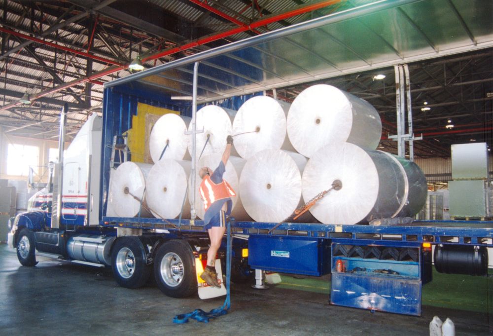 Loading rolls of cartonboard onto a truck