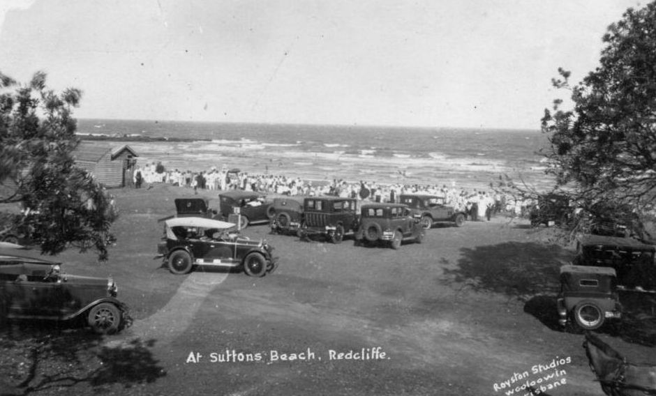 Large crowd on the foreshore at Suttons Beach, Redcliffe