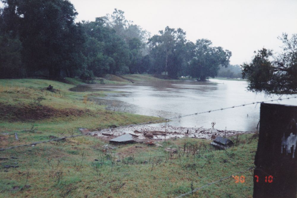 North Pine River water levels rising at Youngs Crossing