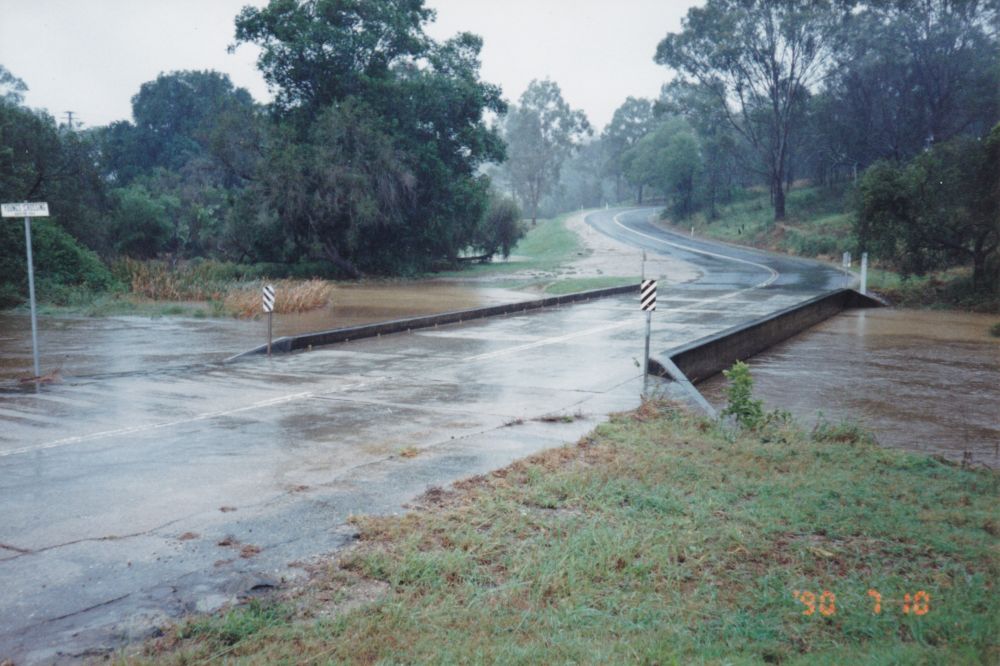 North Pine River water levels rising at Youngs Crossing
