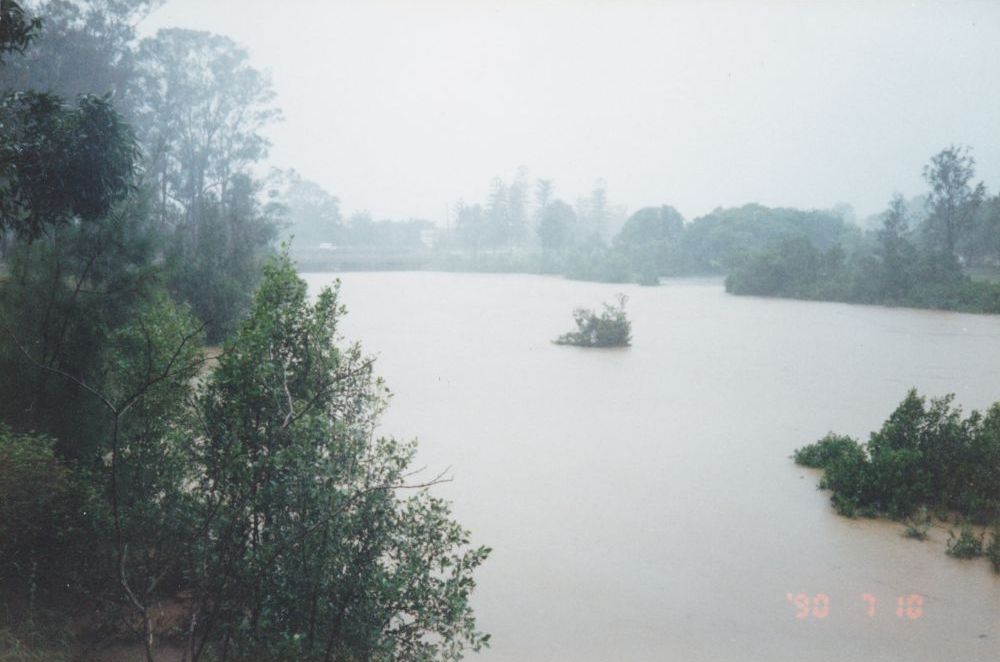 North Pine River in major flood at Petrie