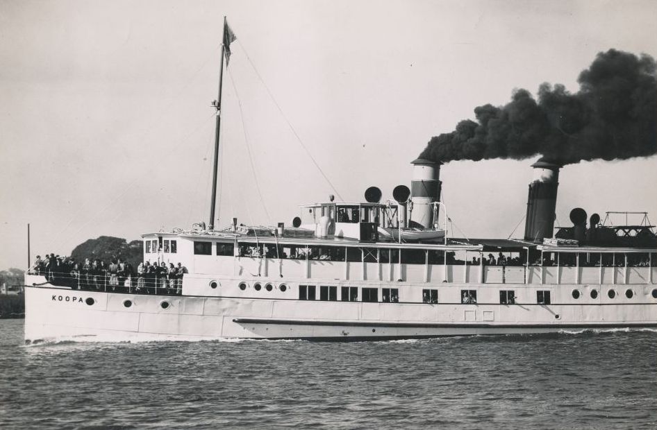SS Koopa steaming down the Brisbane River