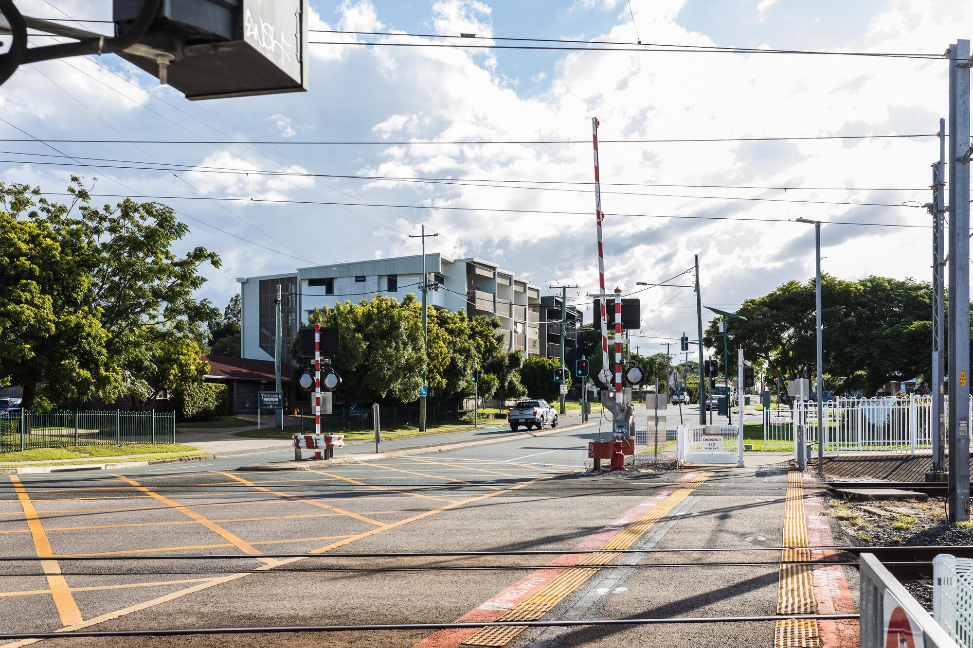 Railway level crossing on Todds Road Lawnton - looking west