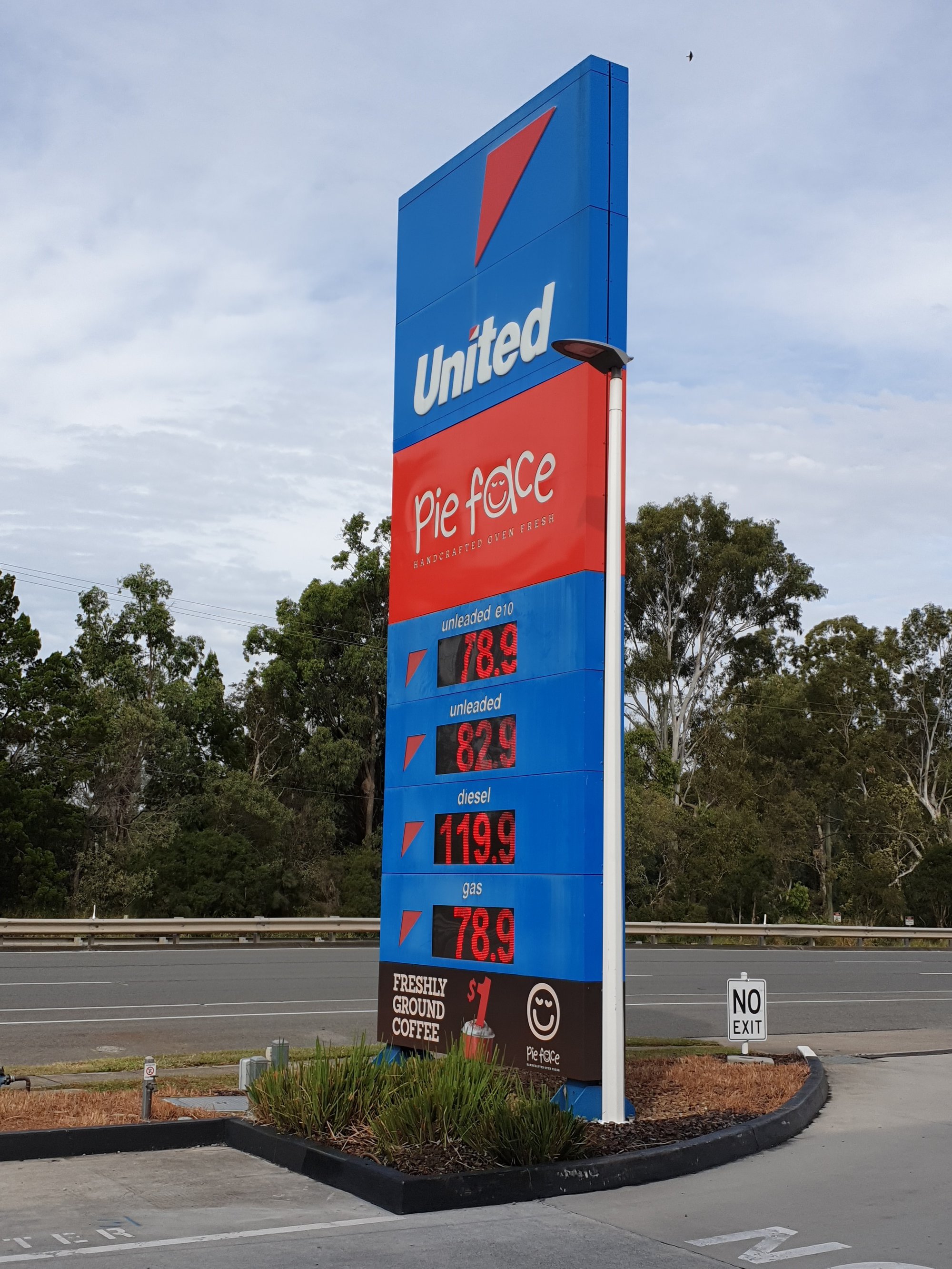 United Fuel Station Sandgate Road Virginia - 19 April 2020 - reduction in fuel price
