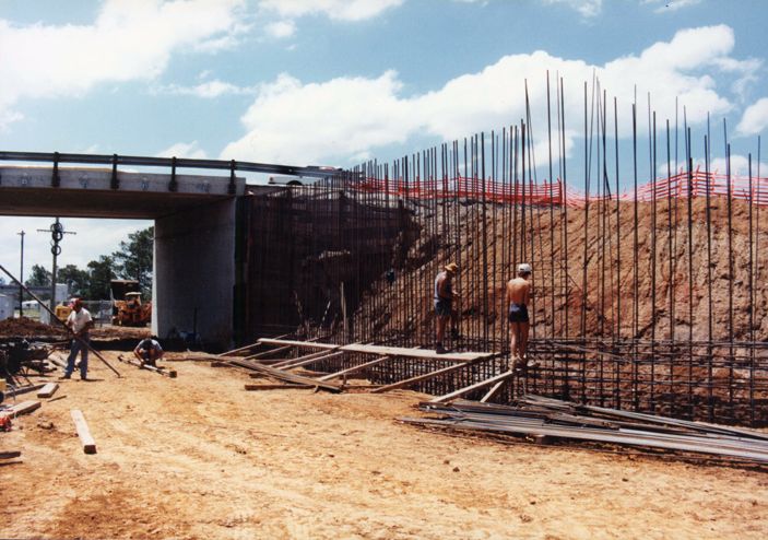 Construction of new King Street Caboolture railway bridge, ca. 1985