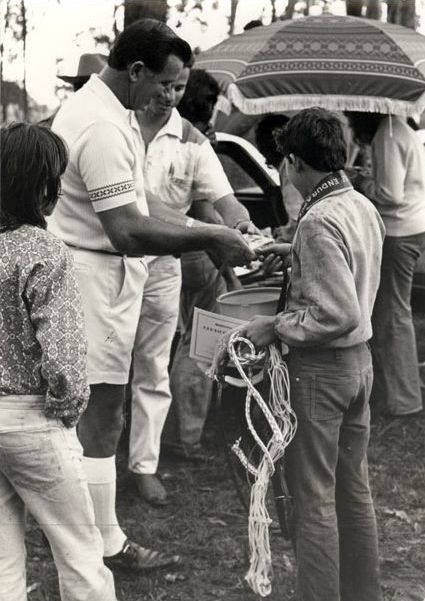 Cr Alex Barr presenting Endurance Trail Riding prize