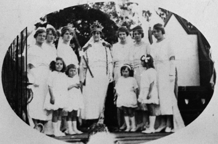 Group photograph taken at Nambour in August 1922