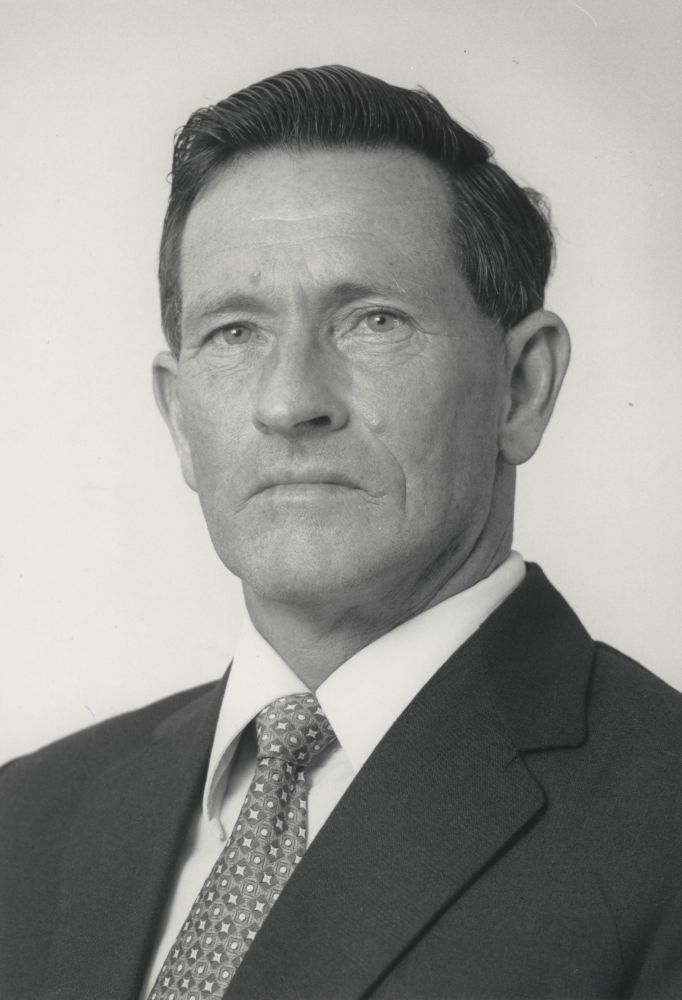 Cr J. T. (Tom) McLoughlin