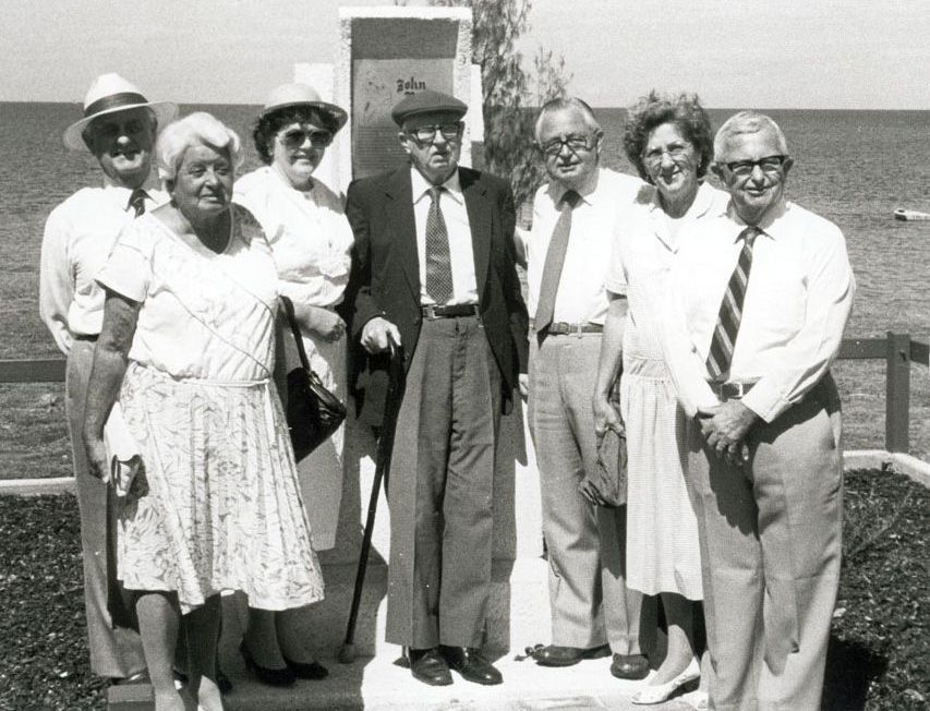 Unveiling of monument to John Oxley at Sandstone Point on 14 April 1987