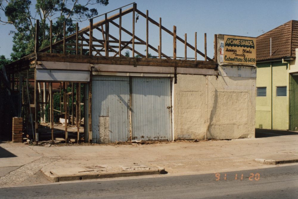 Demolition of building in King Street Caboolture