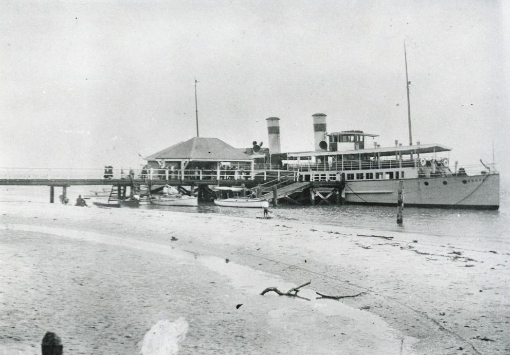 SS Koopa at the Bongaree Jetty in 1920