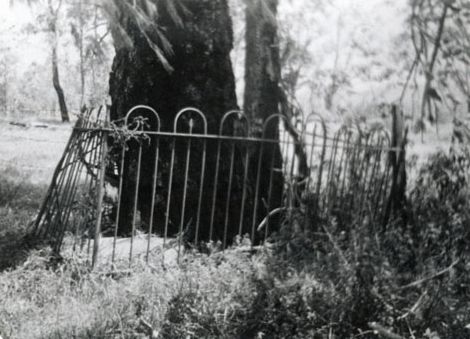 Grave of unidentified pioneer