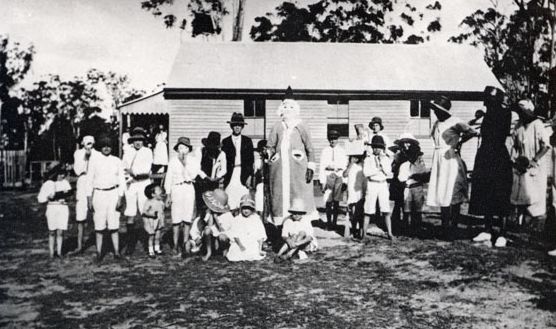 School students in front of the Albert Hall, ca. 1923