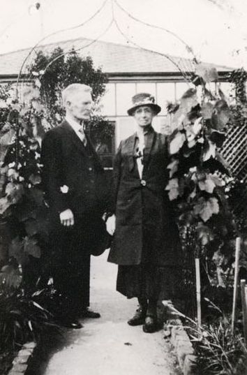 Mr and Mrs C.E. Wise, ca. mid 1920s