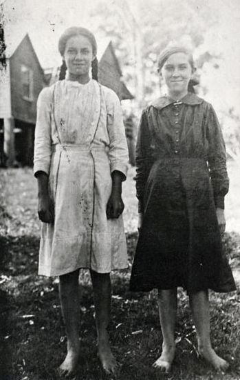 Winnie Sami and Lena Felschow, ca. 1915