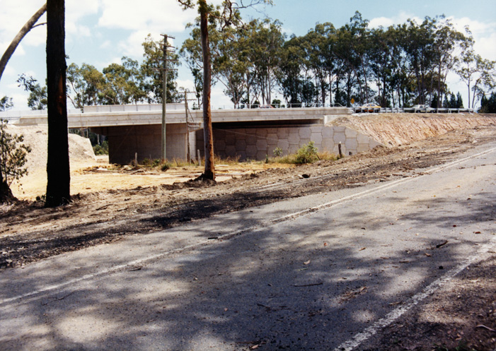 Construction of concrete bridge over the railway lines on Morayfield Road in 1985