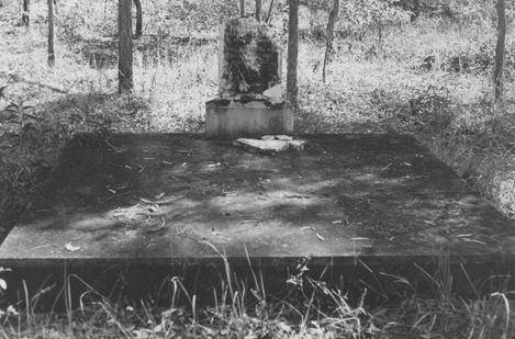 John and Helen Carnegie's grave