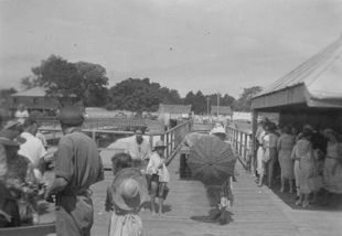 Passengers boarding the SS Koopa at the Bongaree Jetty, ca. 1930s