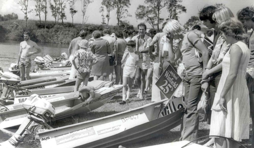 Boat races on Caboolture River