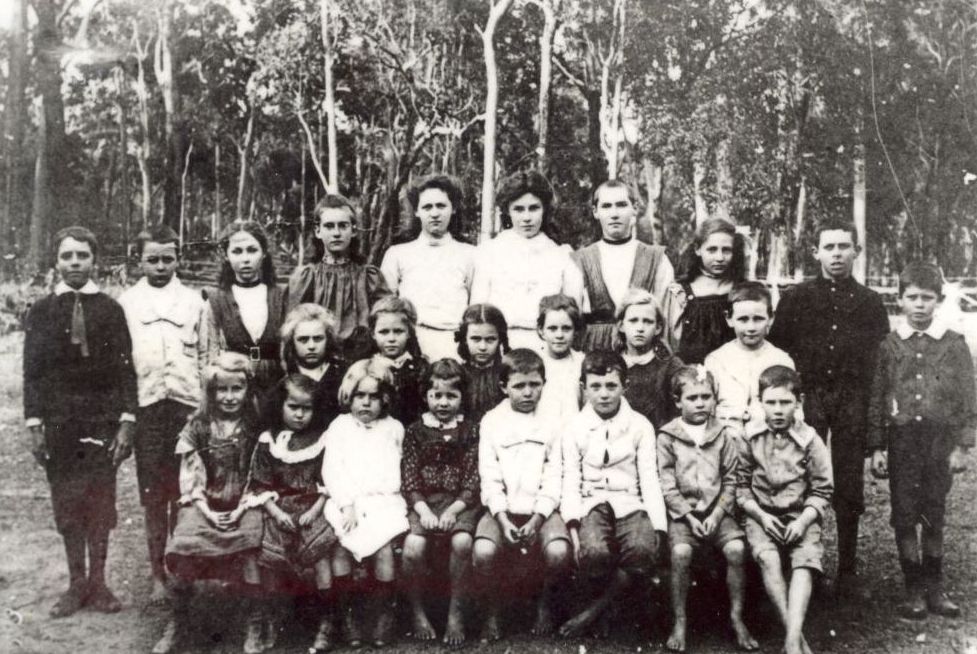 Pupils at Delaneys Creek School in 1908
