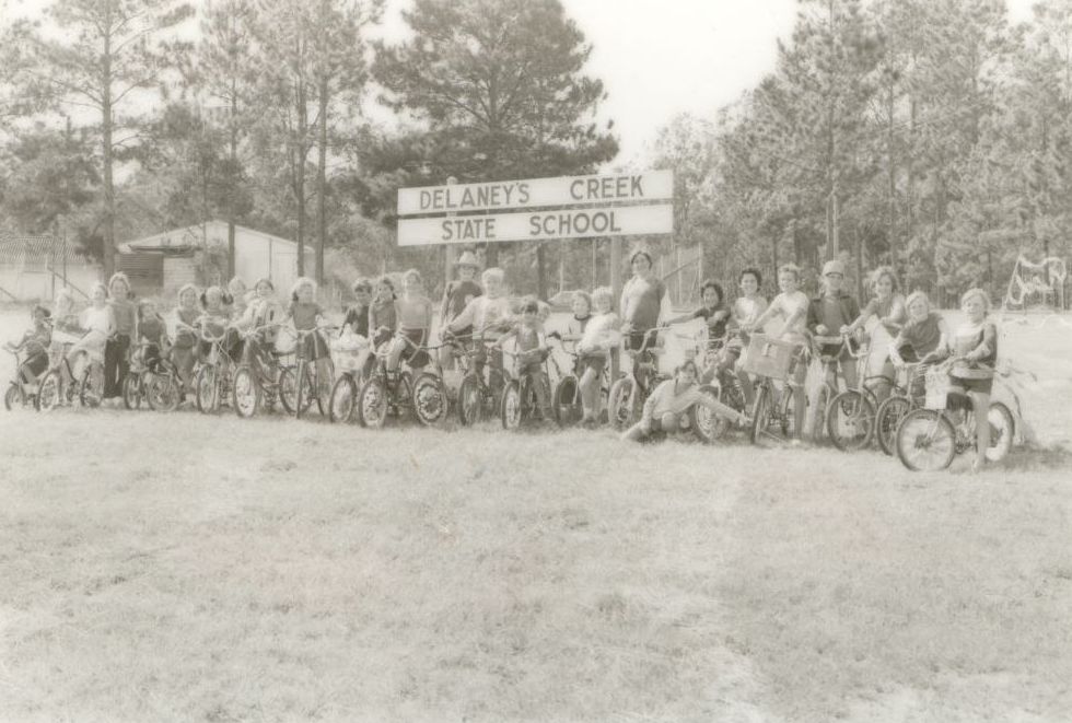 Students of Delaneys Creek School with their bikes in 1975