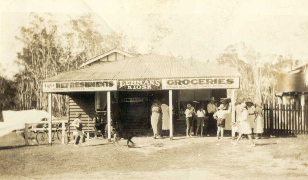 Albert (Wally) and Myrtle Lehman's kiosk in Beachmere in the 1930s