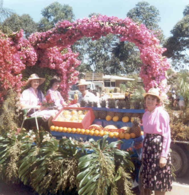 Mrs June Zanow (Mrs Caboolture), her sister Joy Latimer (Miss Caboolture) and their mother Eileen Latimer in 1983