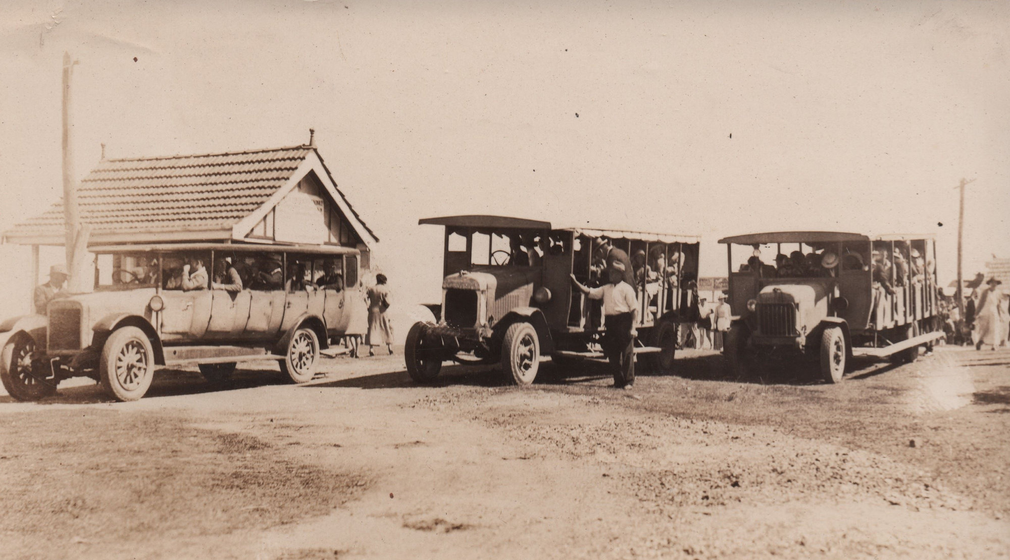 Buses to Surfside on Bribie