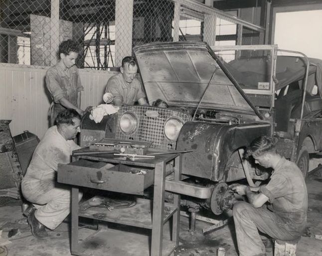 4 Men working on the Land Rover