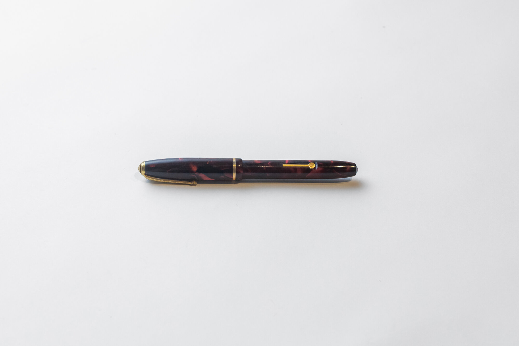 &lsquo;Dinkie&rsquo; fountain pen - Celluloid with 14ct gold nib, trims and lever