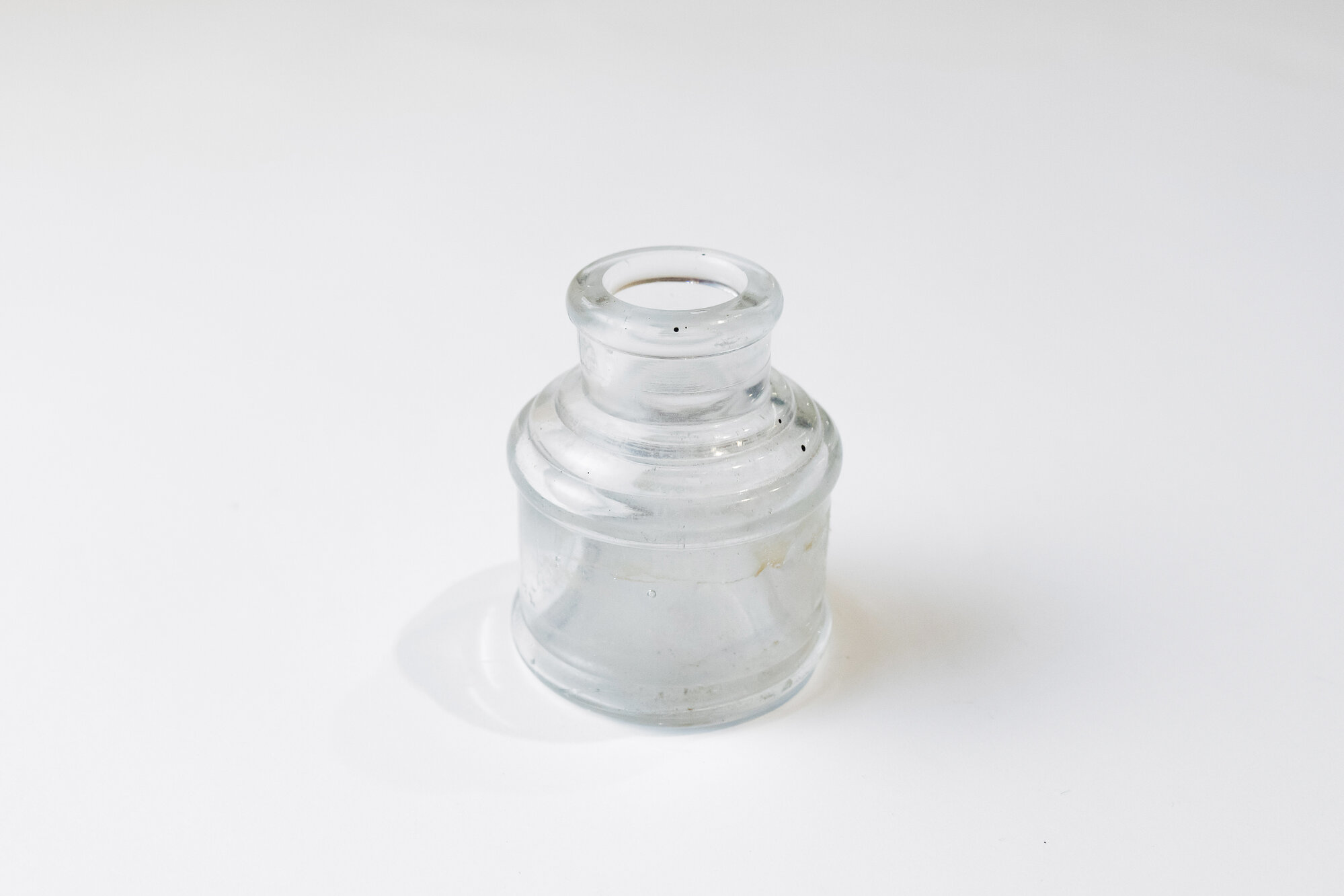 Moulded glass ink bottle