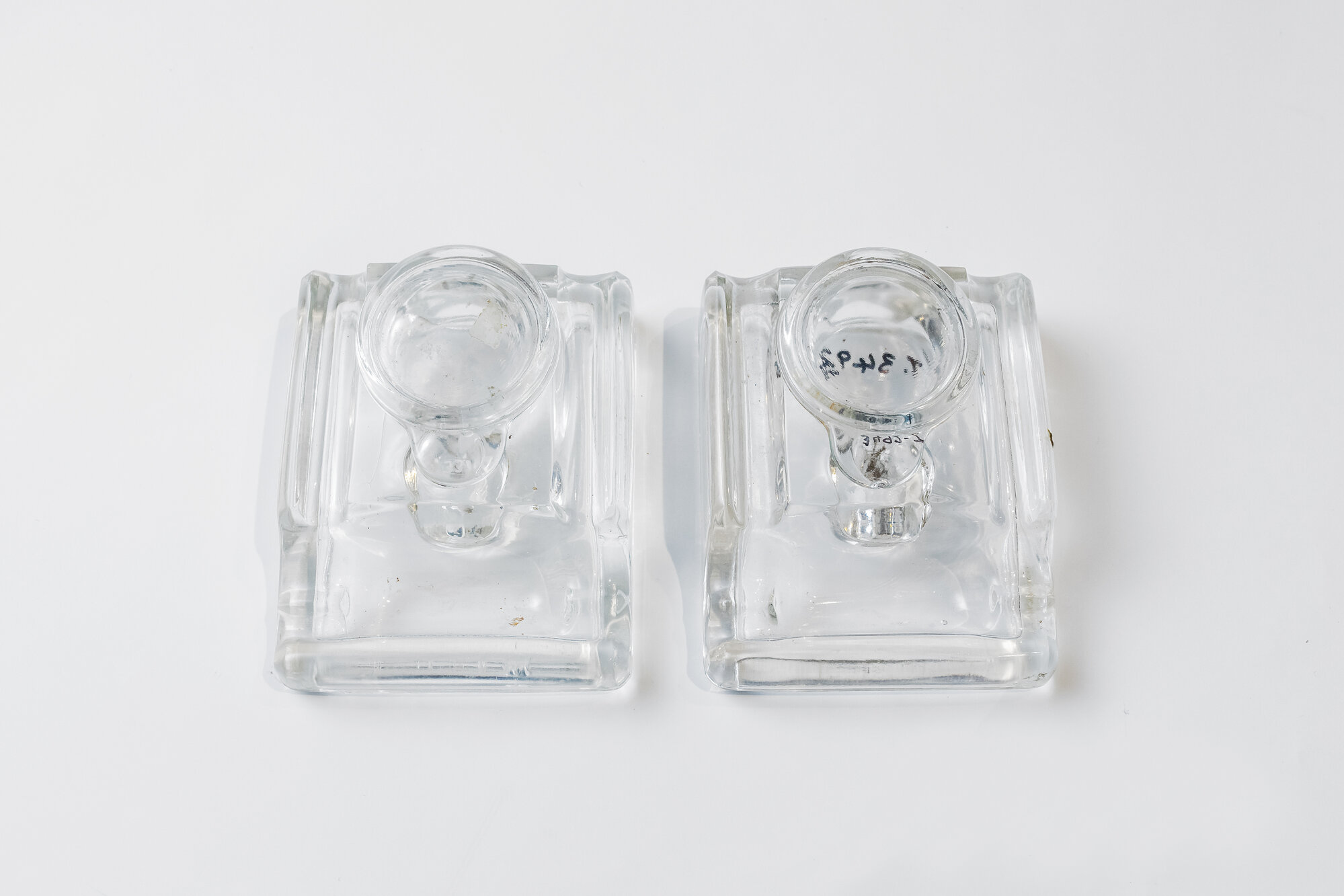 Inkwell and pen rest set - Moulded glass