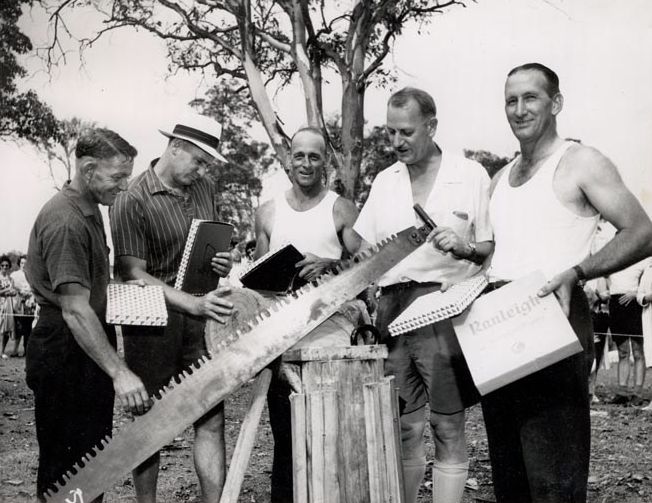 Men with prizes for Cross Cut Saw competition
