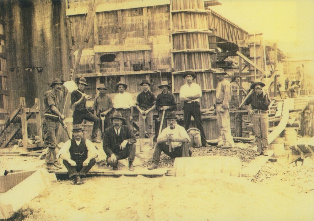Group of workmen engaged in the construction of the bridge over the South Pine River at Bald Hills in 1912
