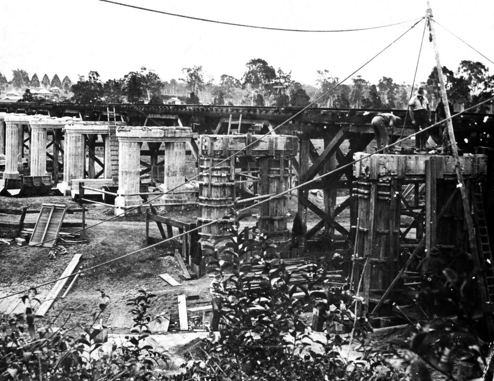Reconstruction of the rail bridge over the North Pine River to carry two sets of tracks