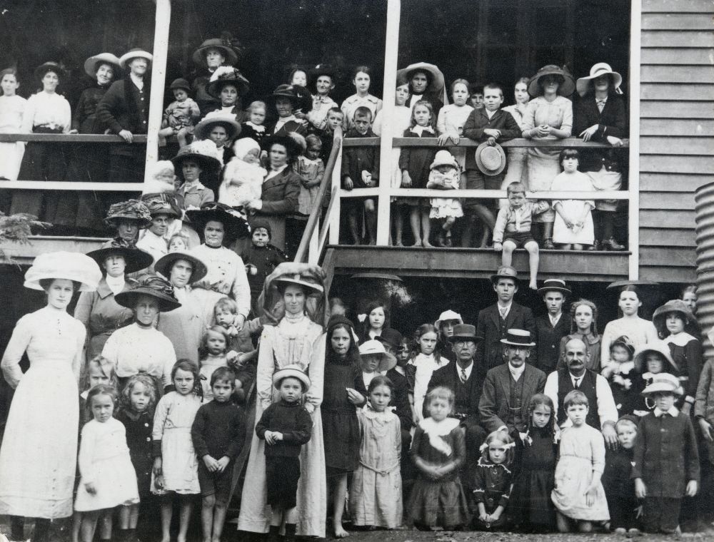 Christmas celebrations at the North Pine State School (now Petrie State School), 1913
